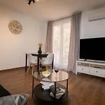 Family With 3 Bedrooms For 4 In Eixample Lejlighed *