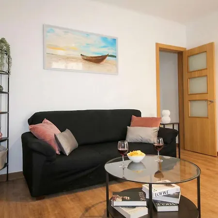 Family With 3 Bedrooms For 4 In Eixample *