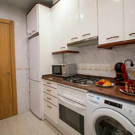Family With 3 Bedrooms For 4 In Eixample *
