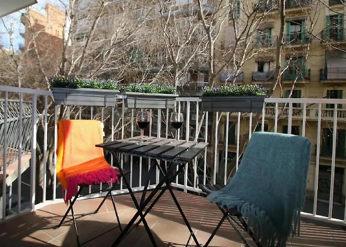 Family With 3 Bedrooms For 4 In Eixample Apartamento *