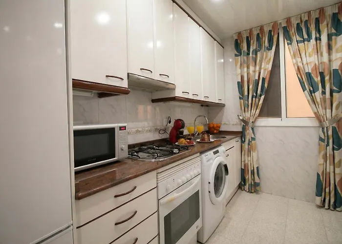 Family With 3 Bedrooms For 4 In Eixample *