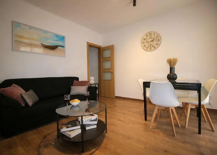 Family With 3 Bedrooms For 4 In Eixample Apartamento *