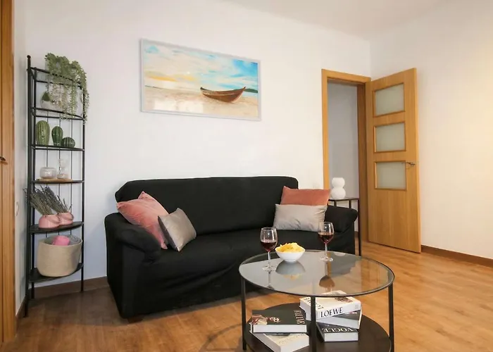 Family With 3 Bedrooms For 4 In Eixample *