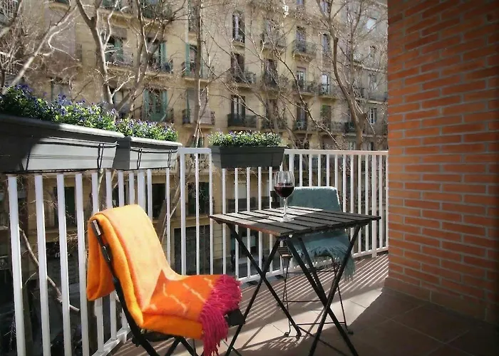 Family With 3 Bedrooms For 4 In Eixample